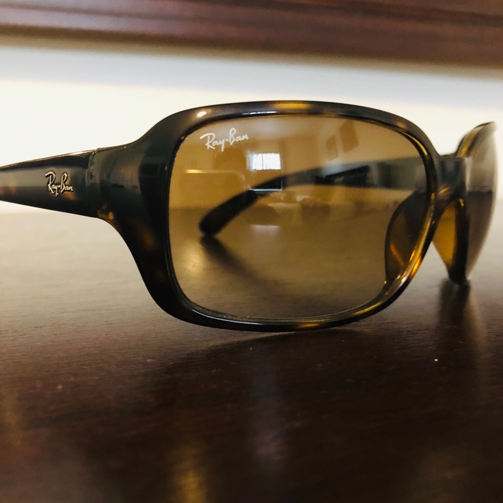 rayban tortoise shell sunglasses. RB4068
